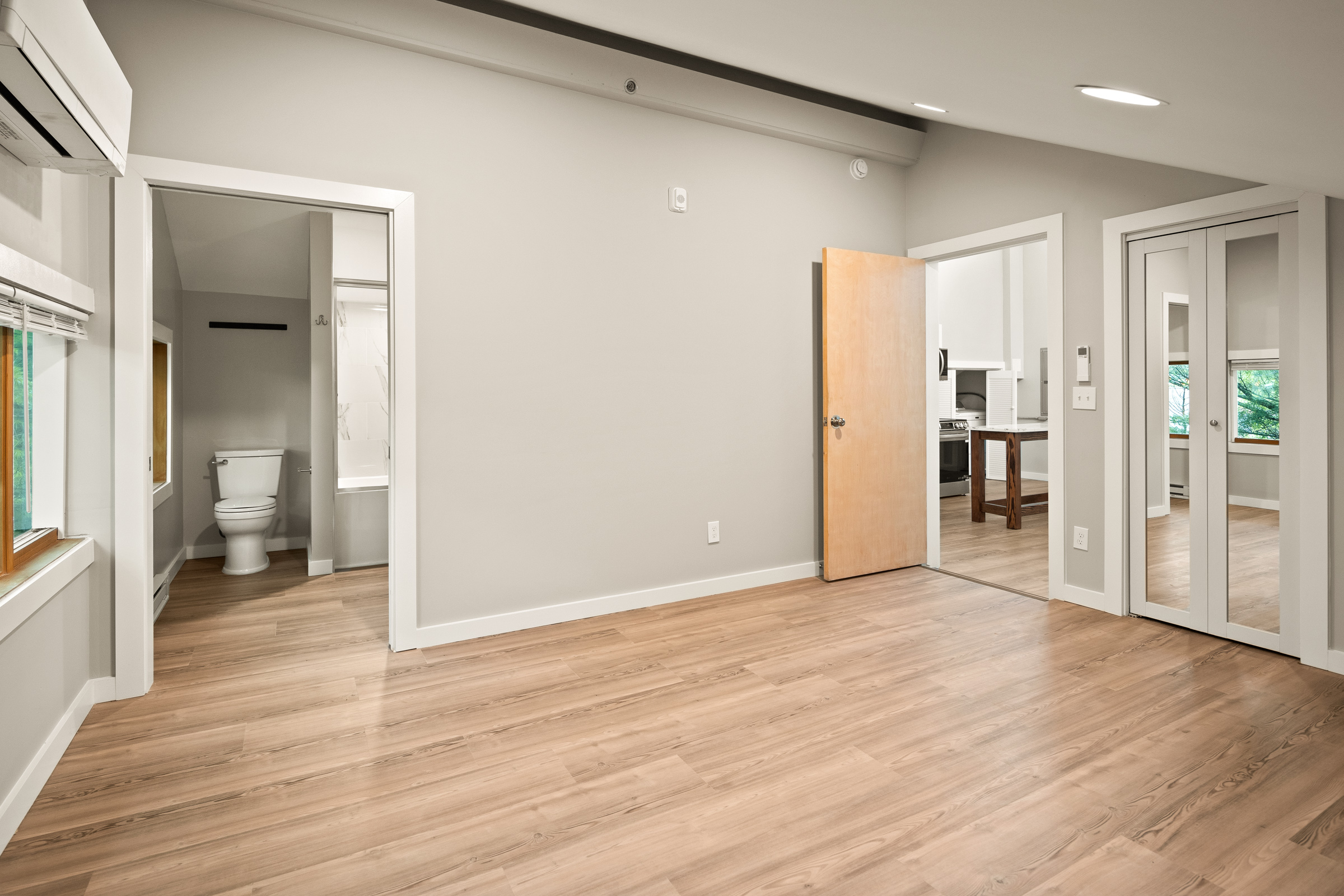 Unit 201 - Modern bathroom